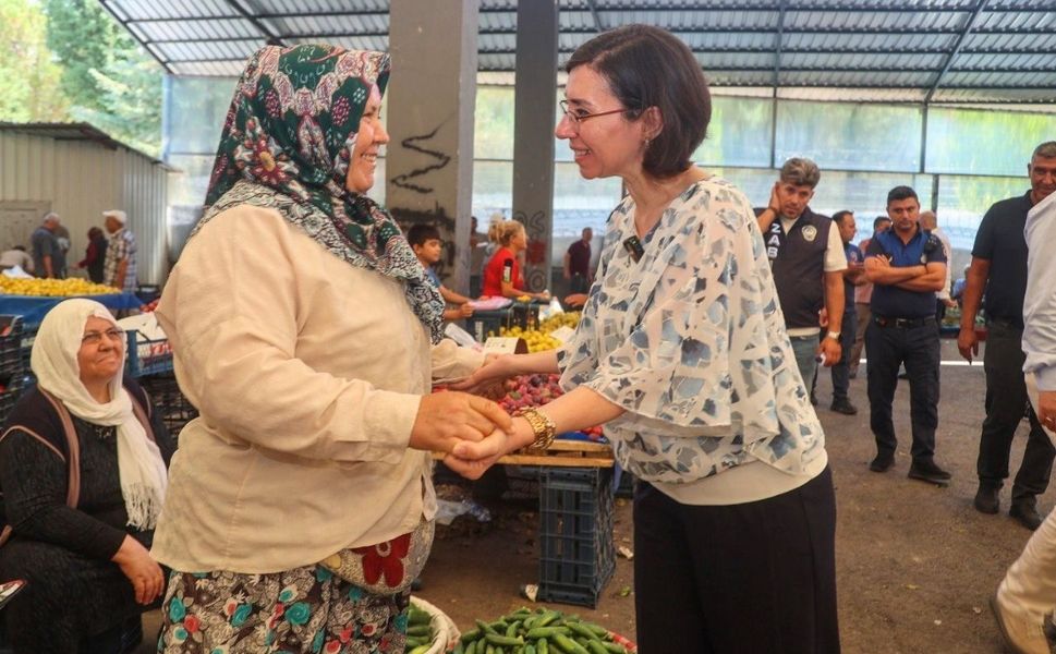 Uşak Belediye Başkanvekili Özkan Çarşı Pazar Dert Dinliyor