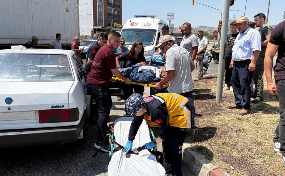 Uşak İstikametine Giden Tır Otomobille Çarpıştı