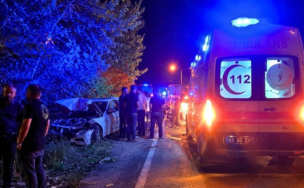 Uşak’ta İki Otomobil Çarpıştı: 5 Yaralı