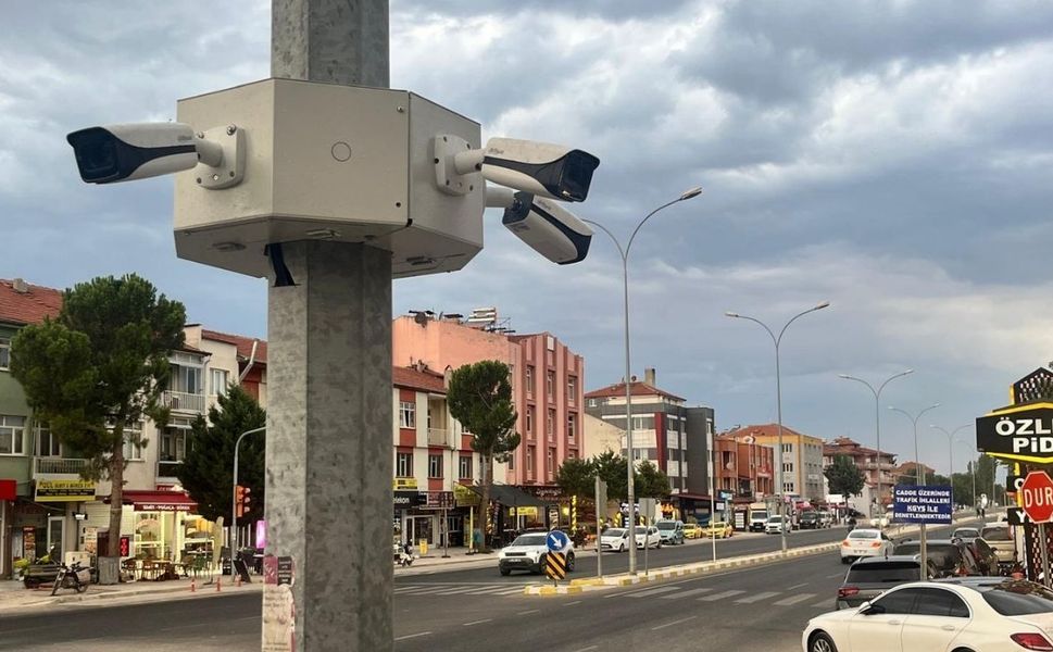 Sivaslı Gazi Bulvarı Artık Mercek Altında! Yeni Kameralar Takıldı