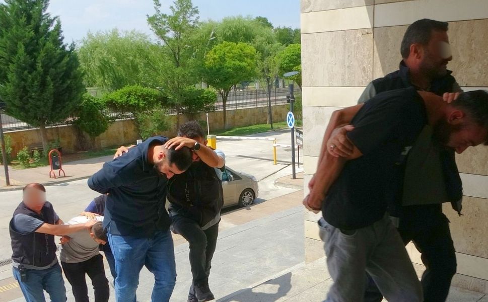 Uşak'ta Kuyumcuyu Soyan 3 Kişi Tutuklandı