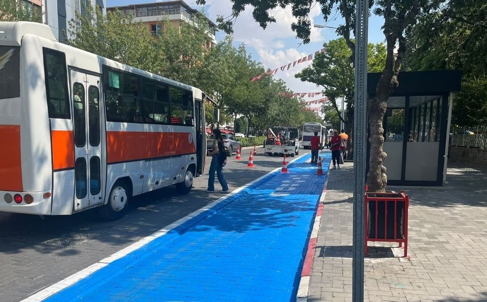 Durak Önündeki Boyalar Yenilendi