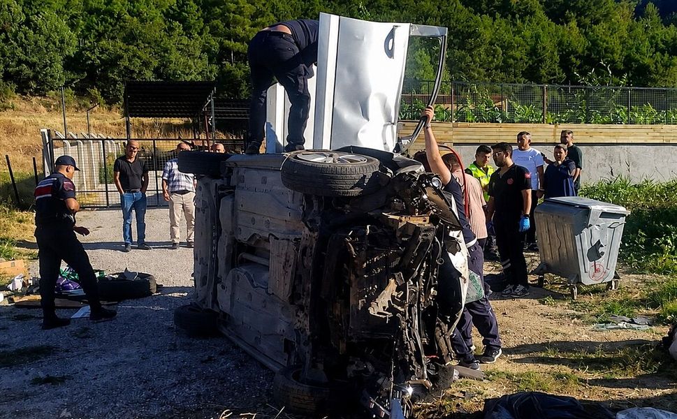 Uşak'ta Kaza 18 Yaşındaki Genç Hayatını Kaybetti, 3 yaralı