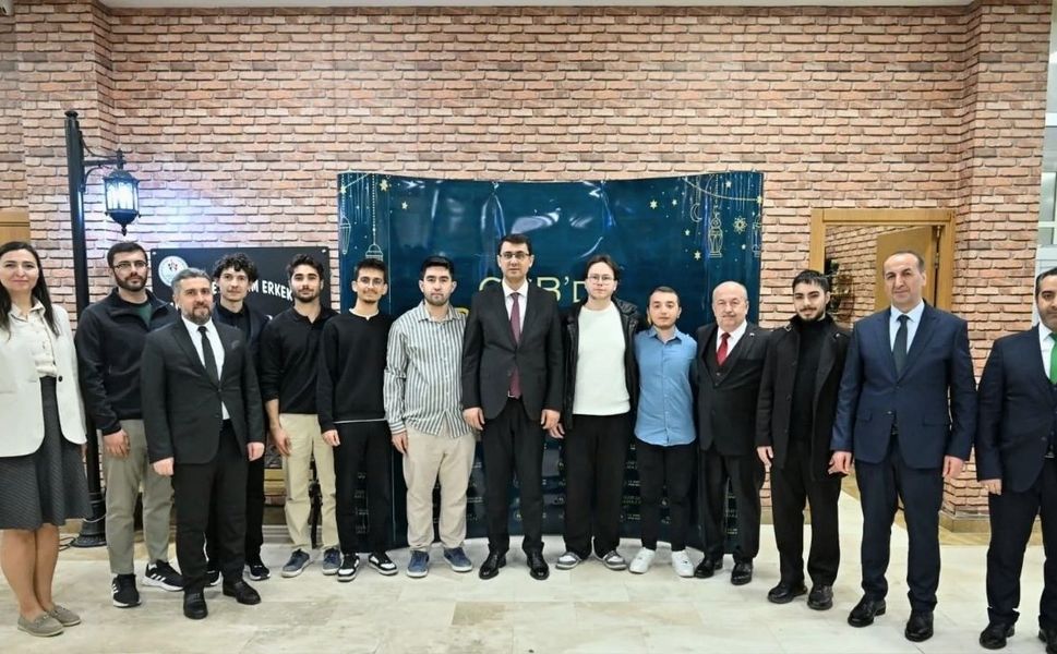 "Uşak Valisi'nden Gençlere Davet: 'Tercihiniz Uşak Üniversitesi Olsun”