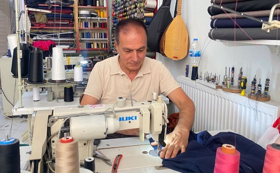 Uşak’ın Terzisi 53 Yıldır Protokolü Giydiriyor