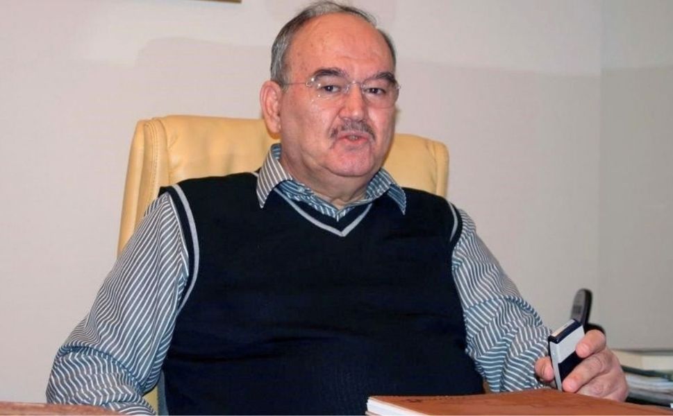 Eski İzmir Büyükşehir Belediye Başkanı Burhan Özfatura vefat etti