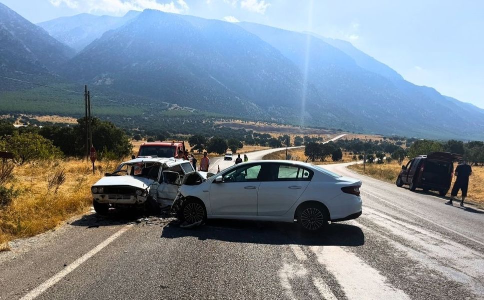 Denizli-Uşak Arasında Kaza; 2’si Ağır 5 Yaralı