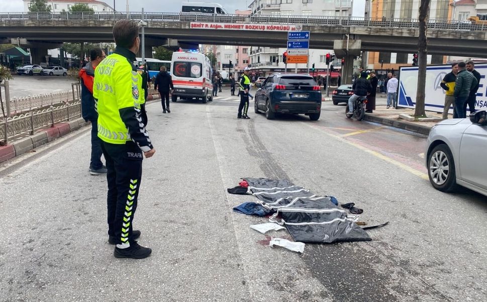 Uşak’ta Yaşlı Adama Tır Çarptı! Olay Anı Kameralara Yansıdı