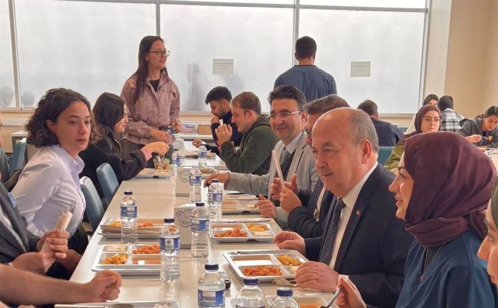 Uşak Tıp Fakültesi Öğrencilerine Hastanede Yemekhane