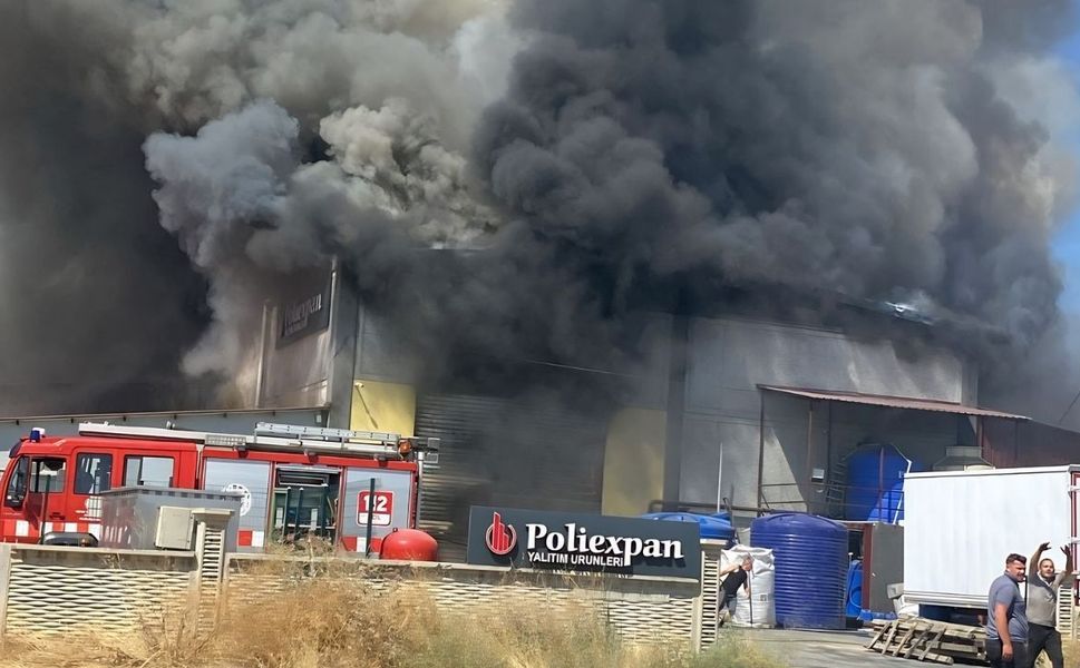 Uşak’ta Plastik Fabrikasında Yangın Çıktı