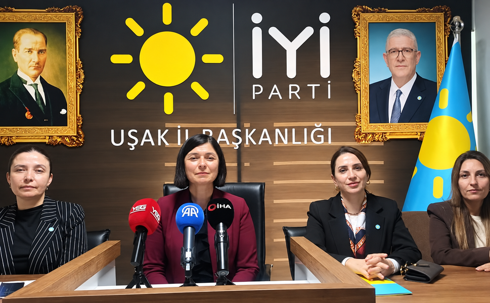 İYİ Parti Genel Başkan Yardımcısı emekli Albay Kevser Ofluoğlu Uşak’a Geldi
