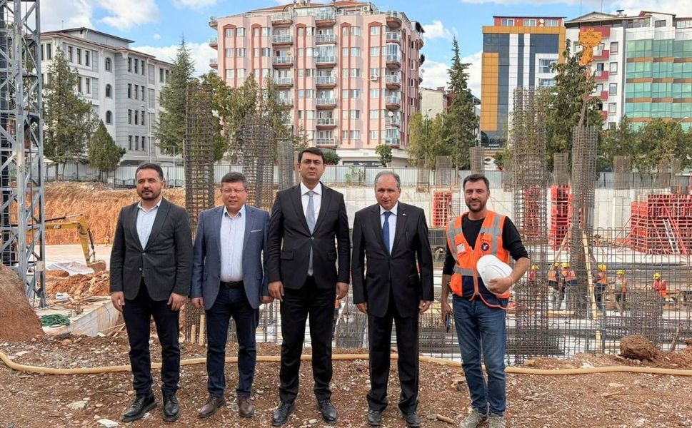 Uşak Valisi Dr. Serdar Kartal Öğretmenevi İnşaatını İnceledi