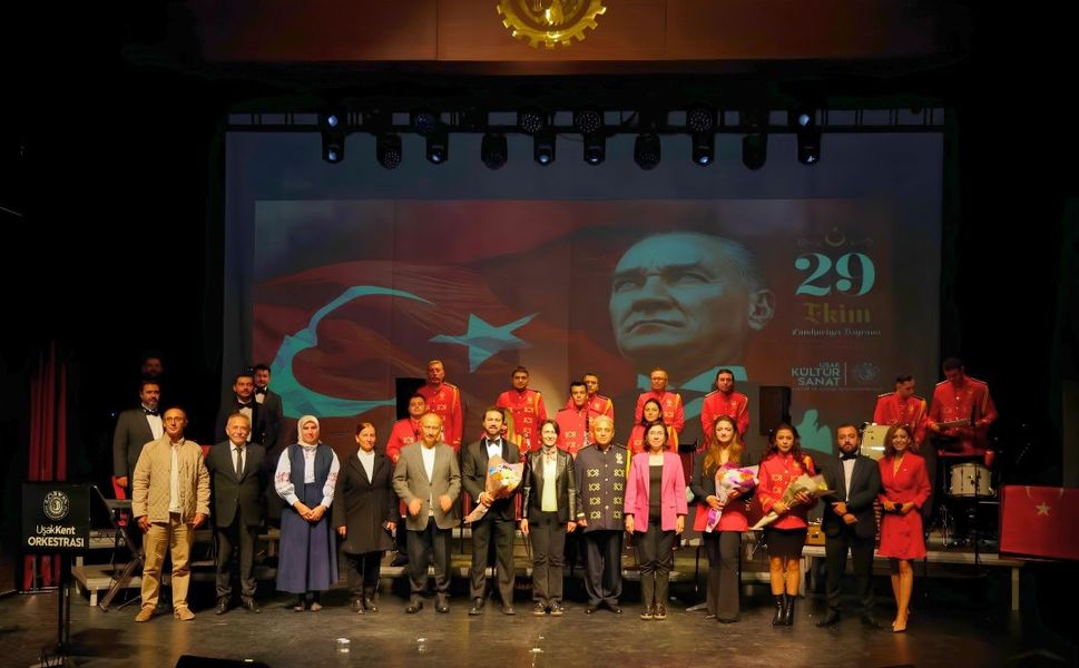 Uşak’ta Cumhuriyet Coşkusu Güzel Bir Konserle Renklendi