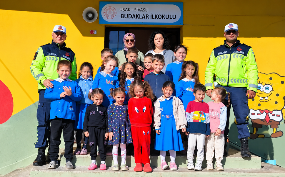 Sivaslı’da Minik Öğrencilere Jandarmadan Trafik Eğitimi
