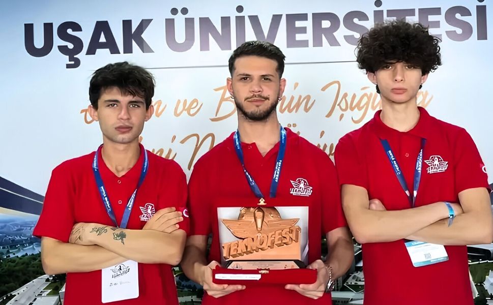 Uşaklı Gençlerden TEKNOFEST’te Gururlandıran Derece