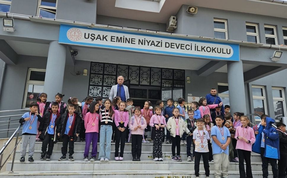 Emine Niyazi Deveci İlkokulu’nda Veliler Kan Verdi, Çocukları Madalya Aldı