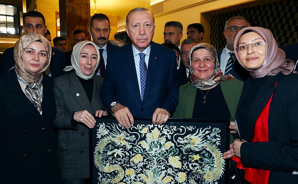Uşaklı Tasarımcının Eseri Cumhurbaşkanı Erdoğan’a Hediye Edildi