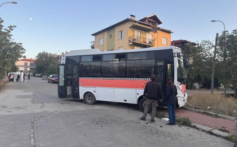 Uşak Fatih Mahallesi’nde Trafik Kazası: 7 Kişi Yaralandı