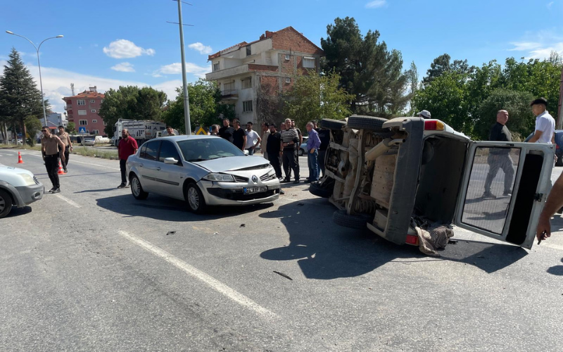 Sivaslı'da Araba Kazası