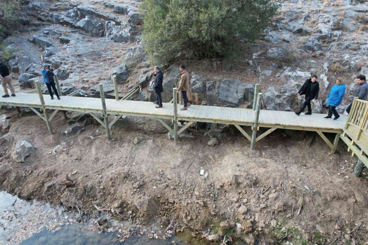 Usak Valisi Turan Ergun Doga Tarih Bir Arada Karahallida 005