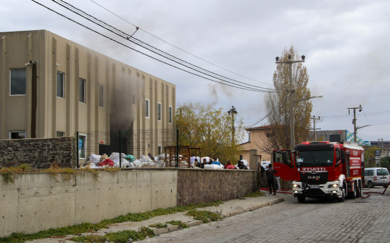 Uşak'ta Elyaf Yangın