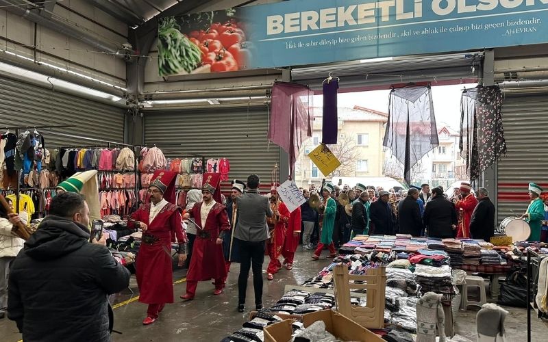 Bu Festi̇valde Her Şey Ucuza Satiliyor3