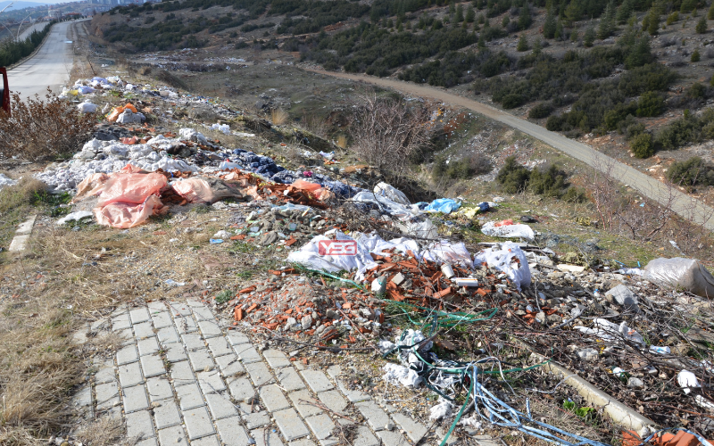 Uşak Kuzey Çevre Yolu Çöp