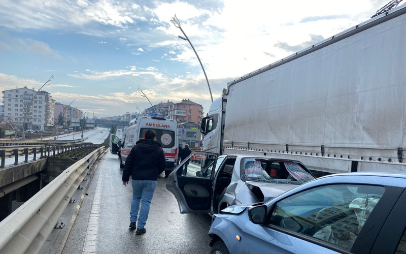 Uşak'ta Zi̇nci̇rleme Kaza (1)