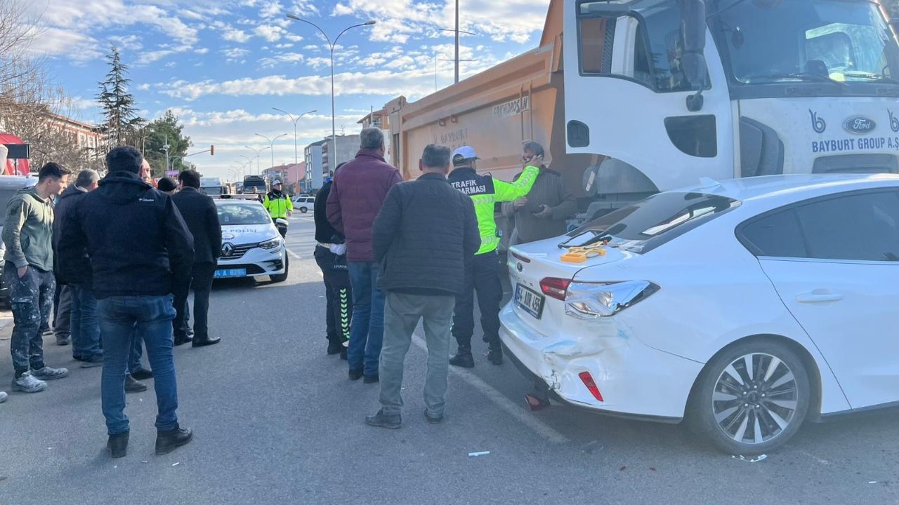 Sivaslı Trafik Kazası 7.013