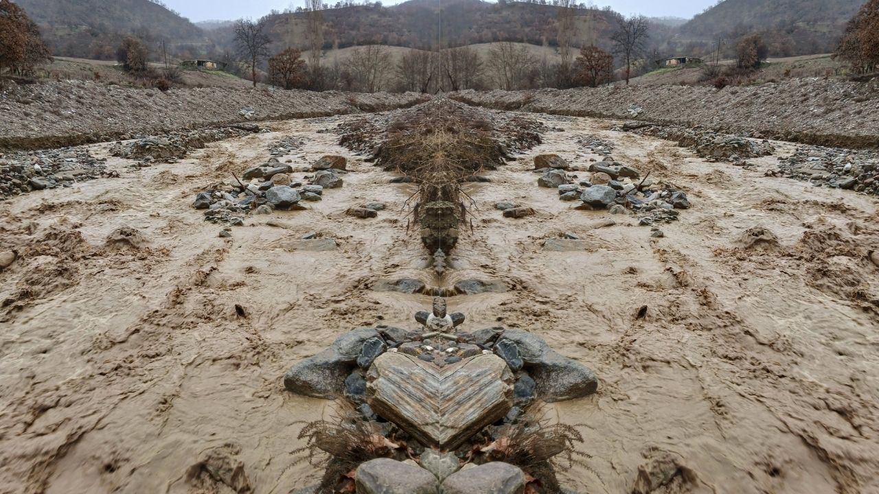 Su Akar Dereli̇ (1)