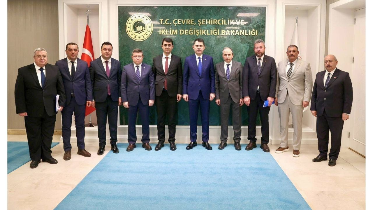 Kalabalik Bi̇r Uşak Heyeti̇ (1)