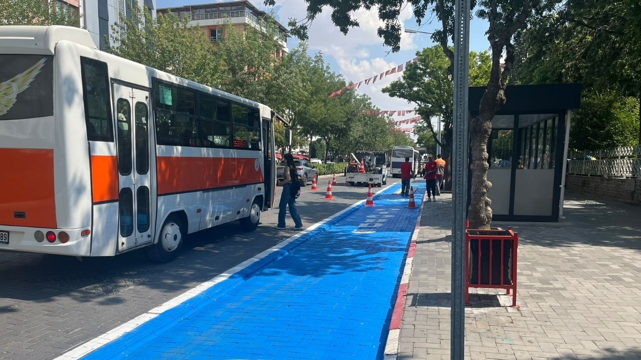Durak Önündeki Boyalar Yenilendi