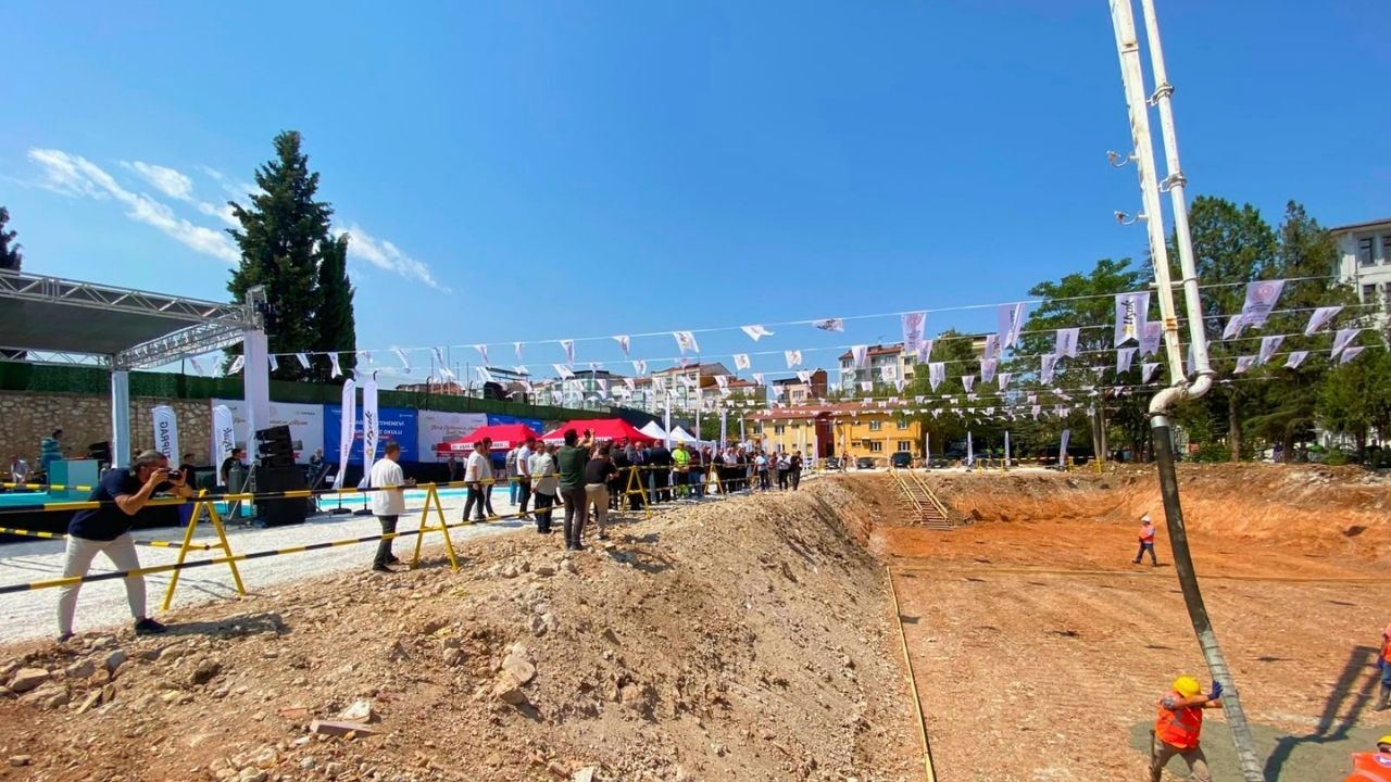 Uşak’a Yapılacak 300 Milyon TL’lik Öğretmenevi Temeli Atıldı