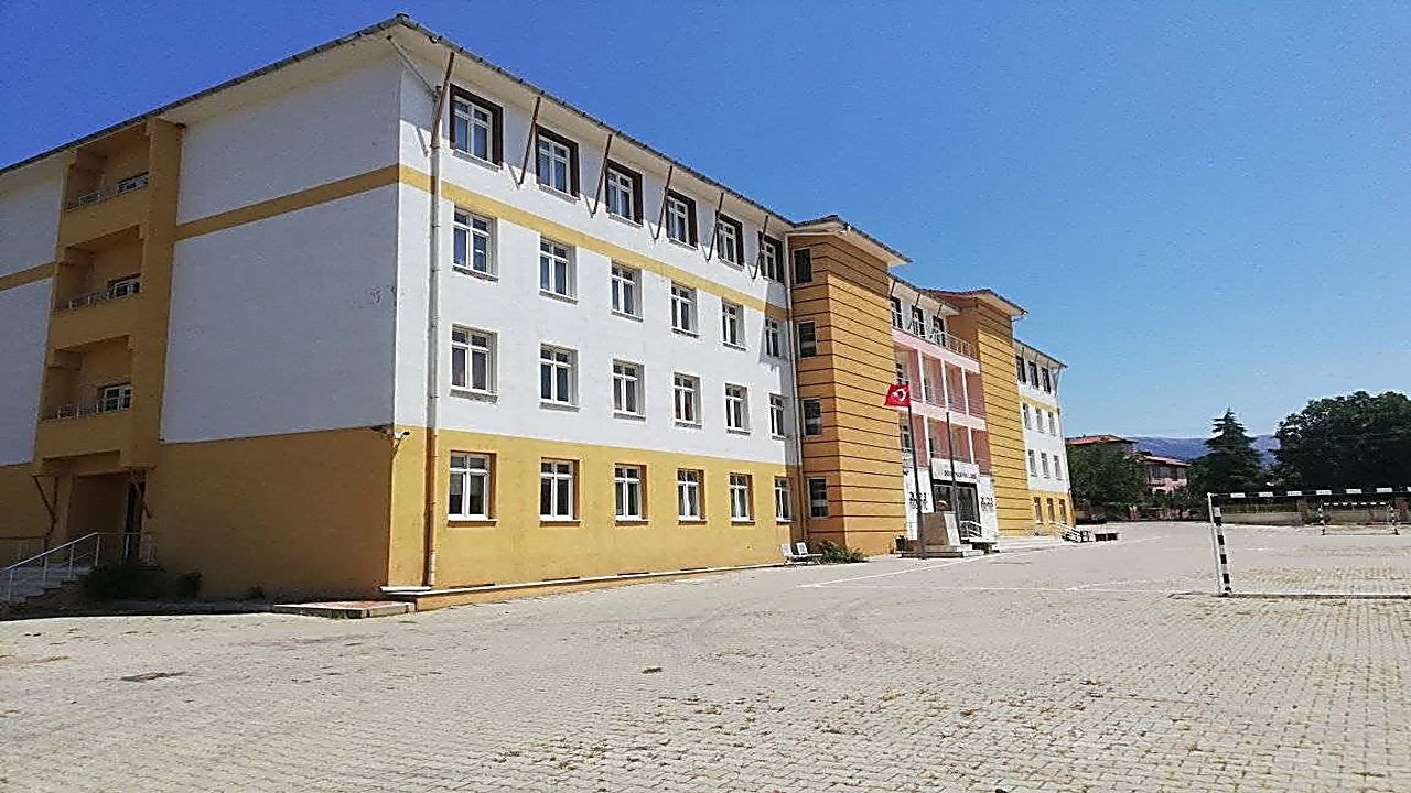 Sivaslı’da Okullarda Büyük Değişim! Müdür Baysal Tüm Detayları Açıkladı