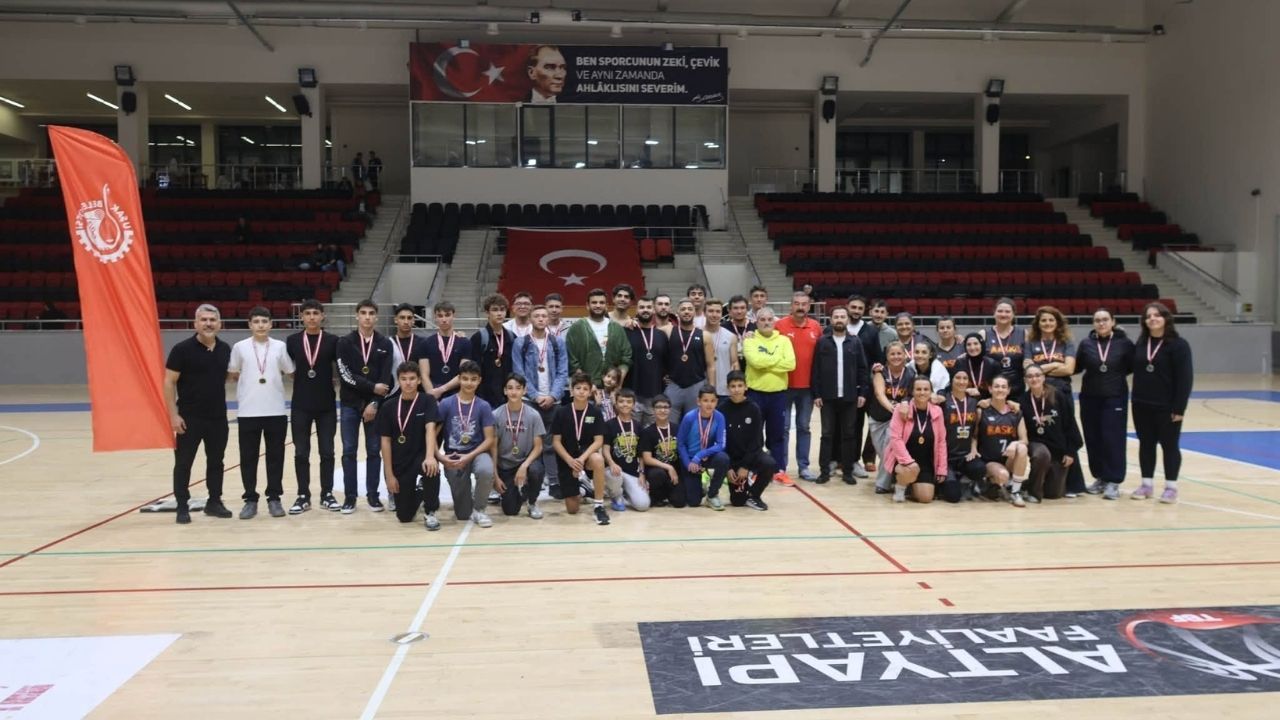 Uşak' ta 3x3 Basketbol Turnuvasında Ödüller Sahiplerini Buldu