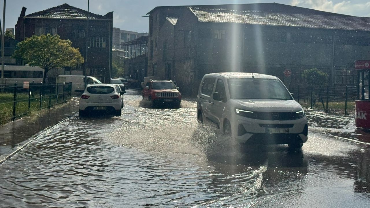 Uşak’ı Sel Bastı, Vatandaşlar Çıldırdı