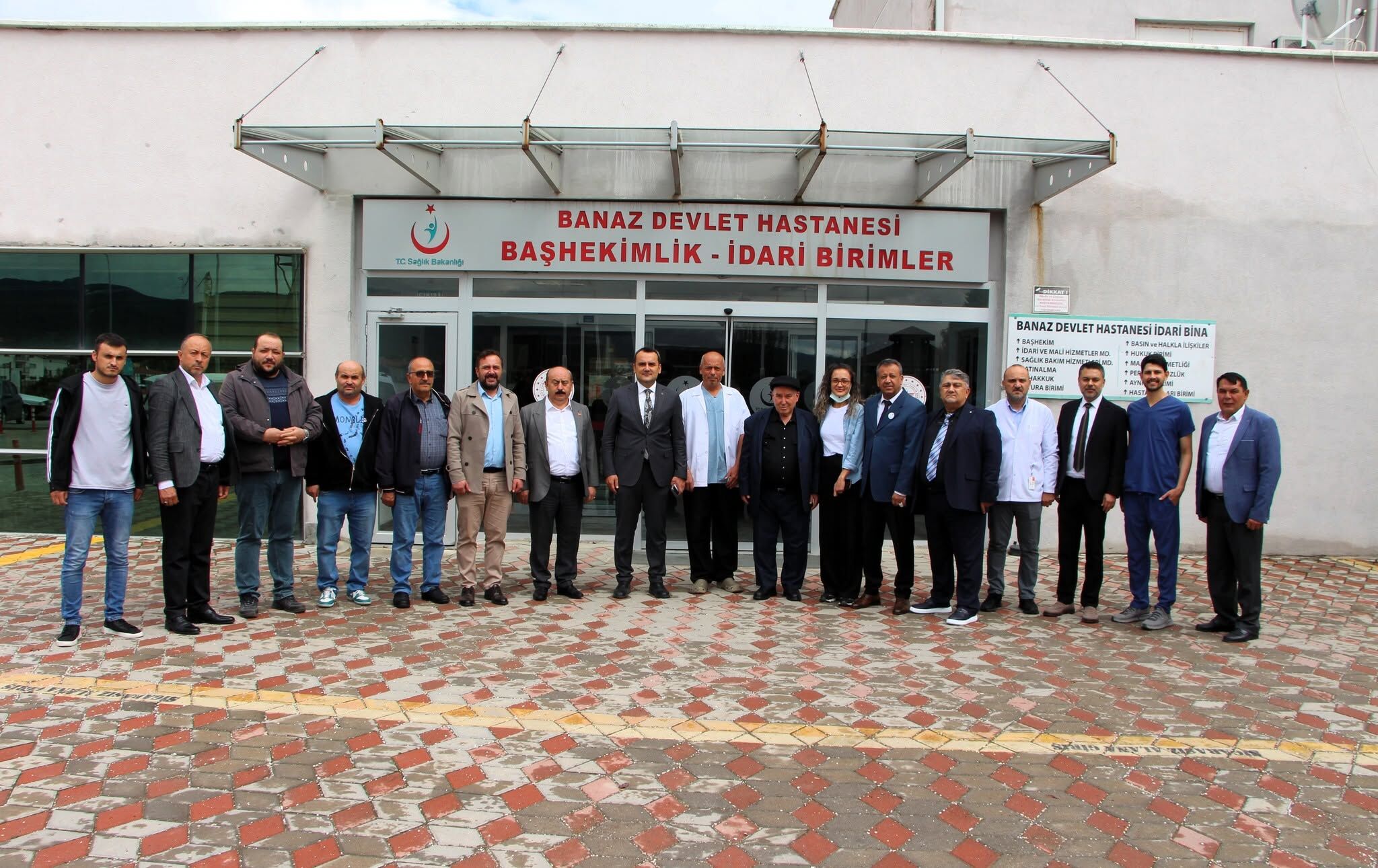 Banaz Devlet Hastanesi’ne Hayırsever Desteği: Necati Özcan’a Plaket Takdim Edildi