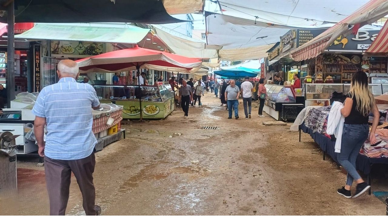 Uşak’ta Bu Caddelere Kimse Giremiyor Giren de Çıkamıyor