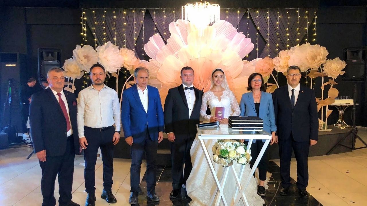 Uşak Siyaseti Bu Düğünde Bir Araya Geldi