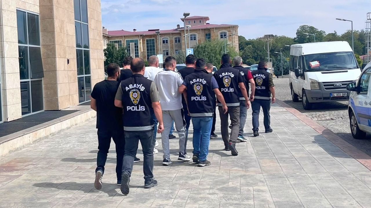 Uşak'ta Binlerce Makaron ve Tonlarca Tütün Ele Geçirildi