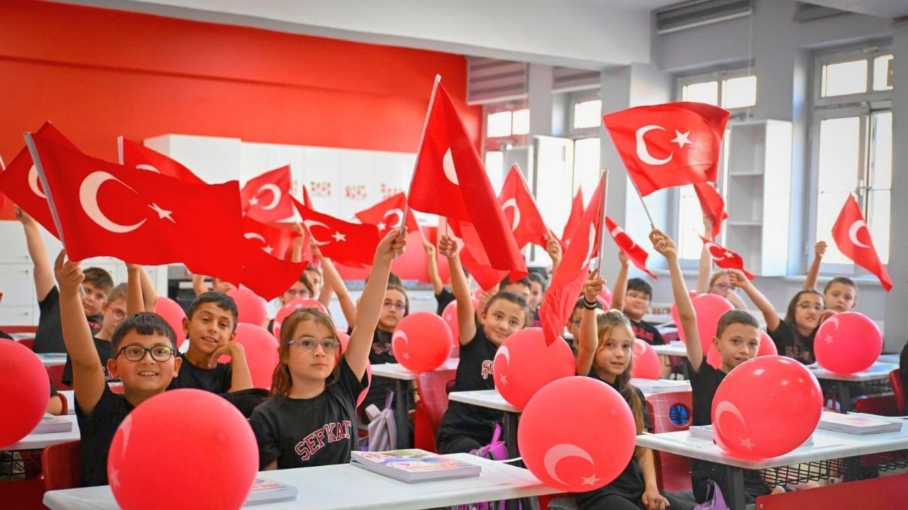 Uşak’ta 63 Bin Öğrenci İçin Ders Zili Çaldı