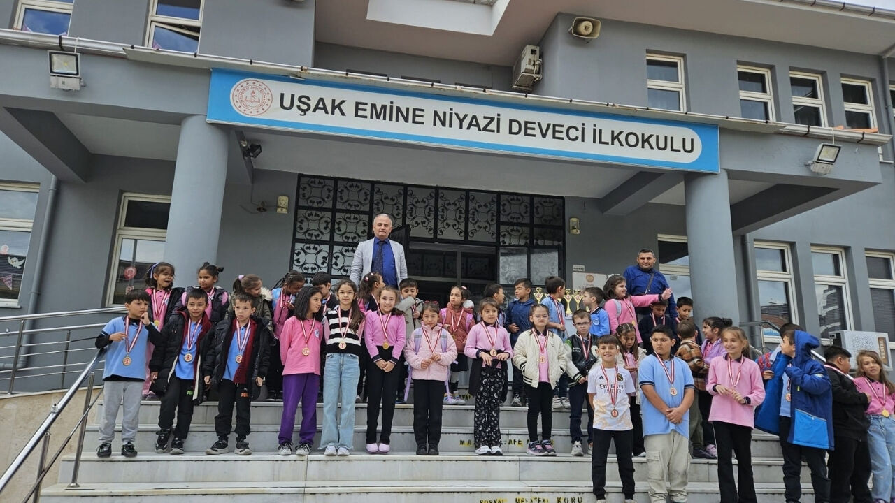 Emine Niyazi Deveci İlkokulu’nda Veliler Kan Verdi, Çocukları Madalya Aldı