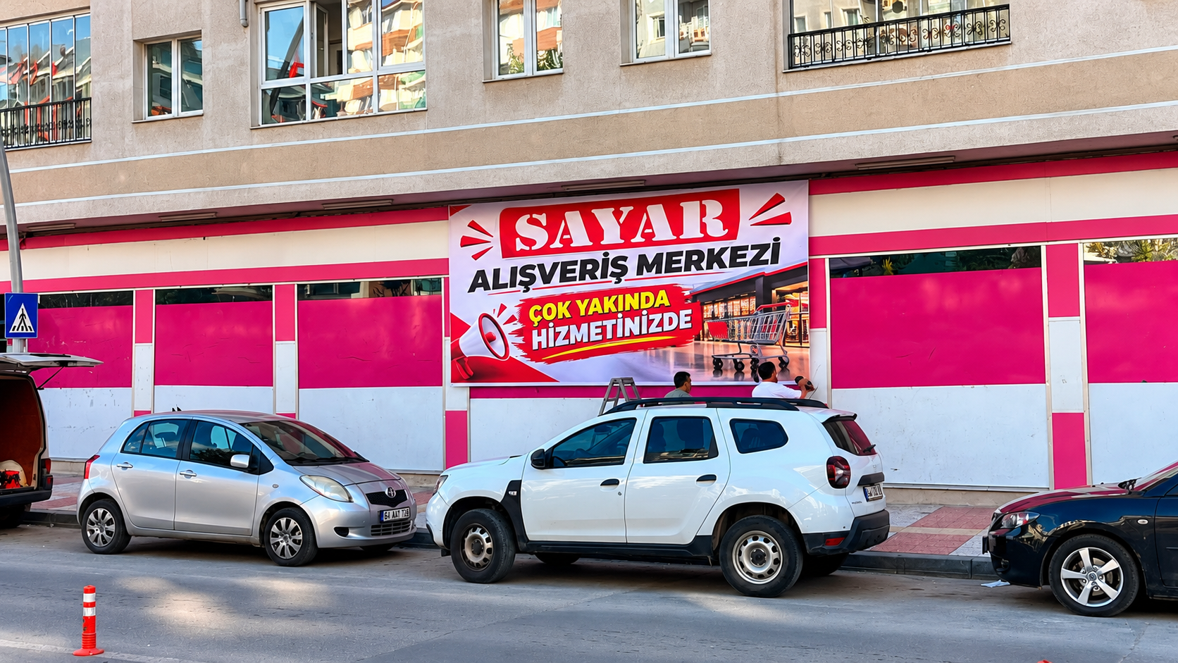 Uşak'ta Kapanan Marketin Yerine Sayar Geliyor